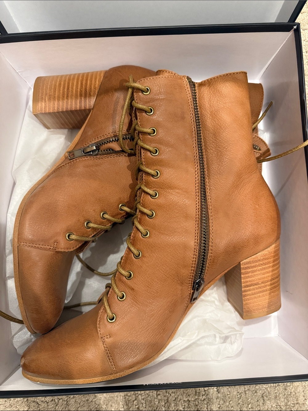 Lace-Up Tan Leather Ankle Boots with Stacked Heel